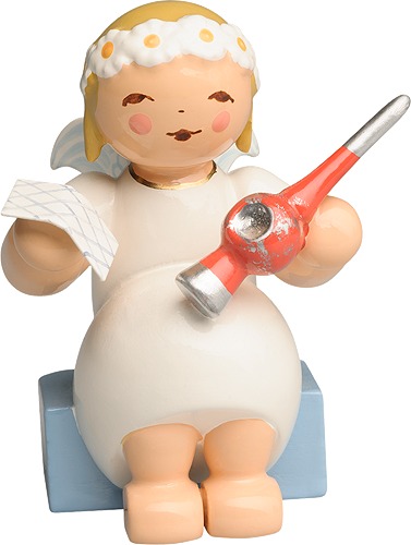 Margeritenengel, sitzend, mit Christbaum