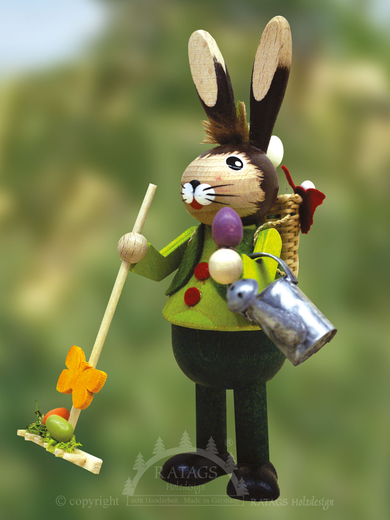 Hase Gärtner, grün, Rechen, Huckkorb Hase Gärtner, grün, Rechen, Huckkorb