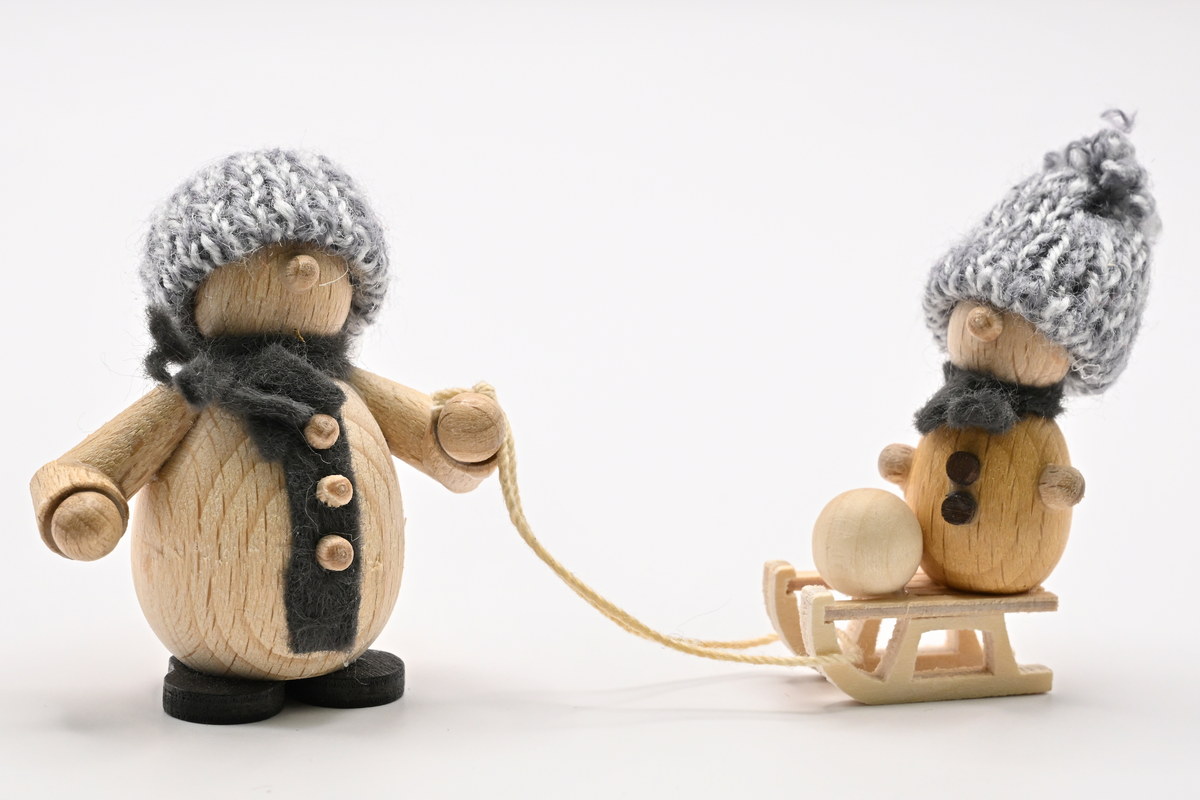 Molli, winter children on sledges, grey knitted hat, H 5 cm