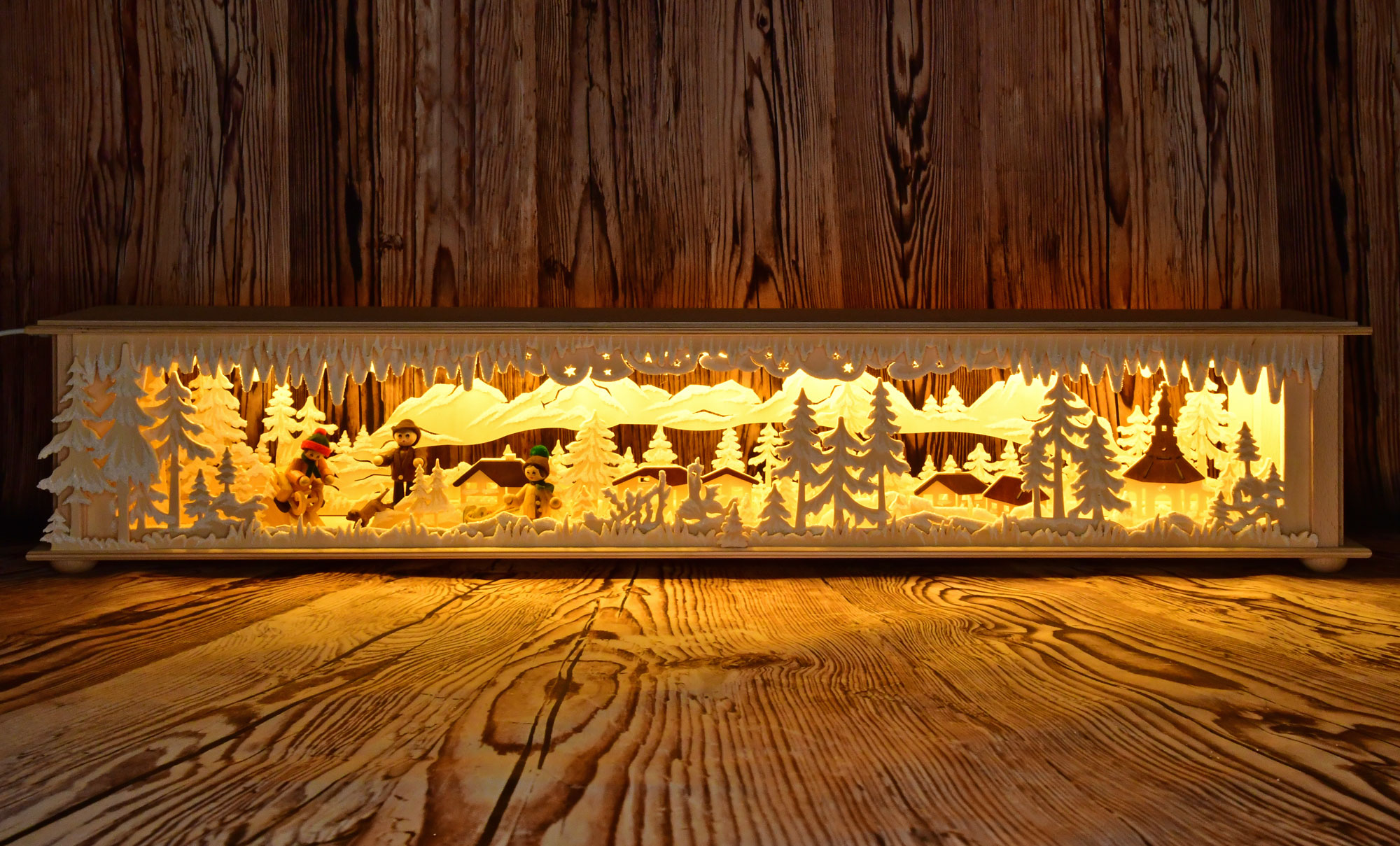 Large room light, grandfather with grandchildren, hoarfrost