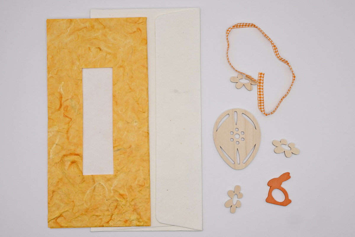 Card, yellow, with accessories