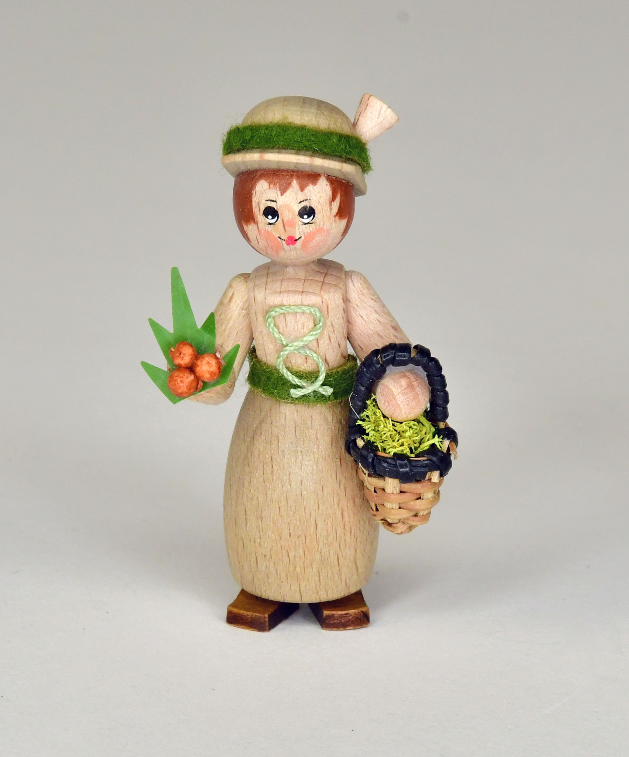 Figur, Spaziergängerin mit Beeren und Korb, Hut Figur, Spaziergängerin mit Beeren und Korb, Hut