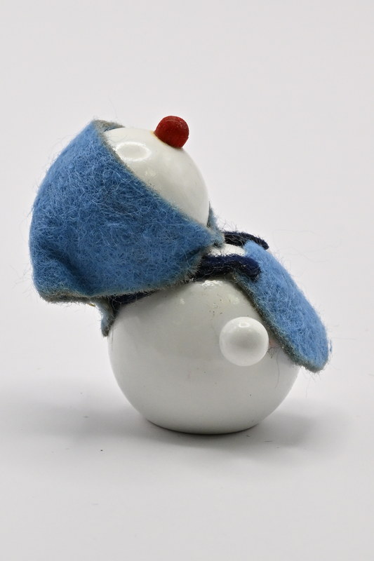 Molli, Junge Linie, Schneemann, blaue Mütze, Schürze, H 4 cm Molli, Junge Linie, Schneemann, blaue Mütze, Schürze, H 4 cm