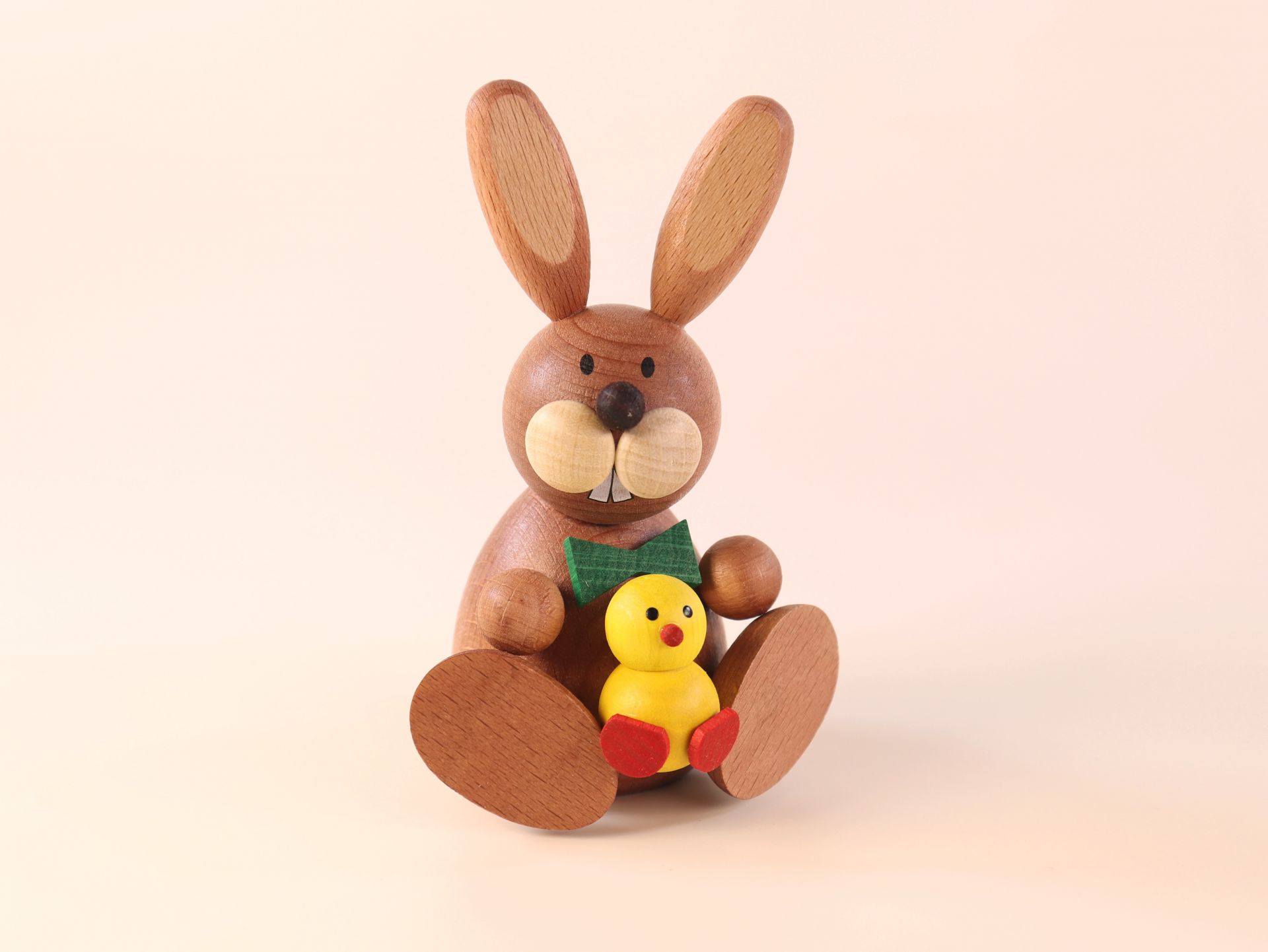 Osterhase sitz. mit gelben Küken 7 cm x 11 cm (B x H)