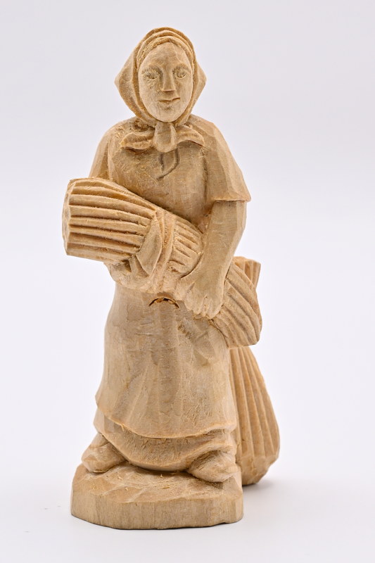 Woodcutter, forest woman, etc. 9 cm, natural