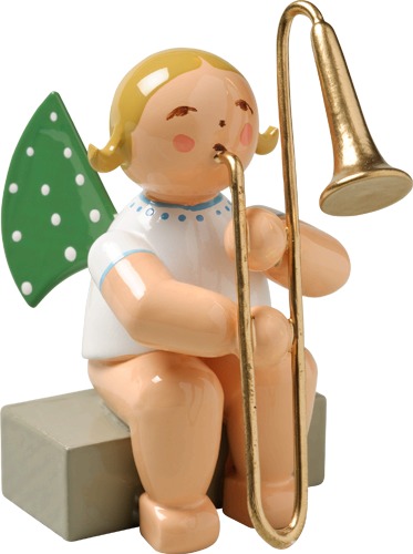 Engel mit Zugposaune, sitzend blondes Haar