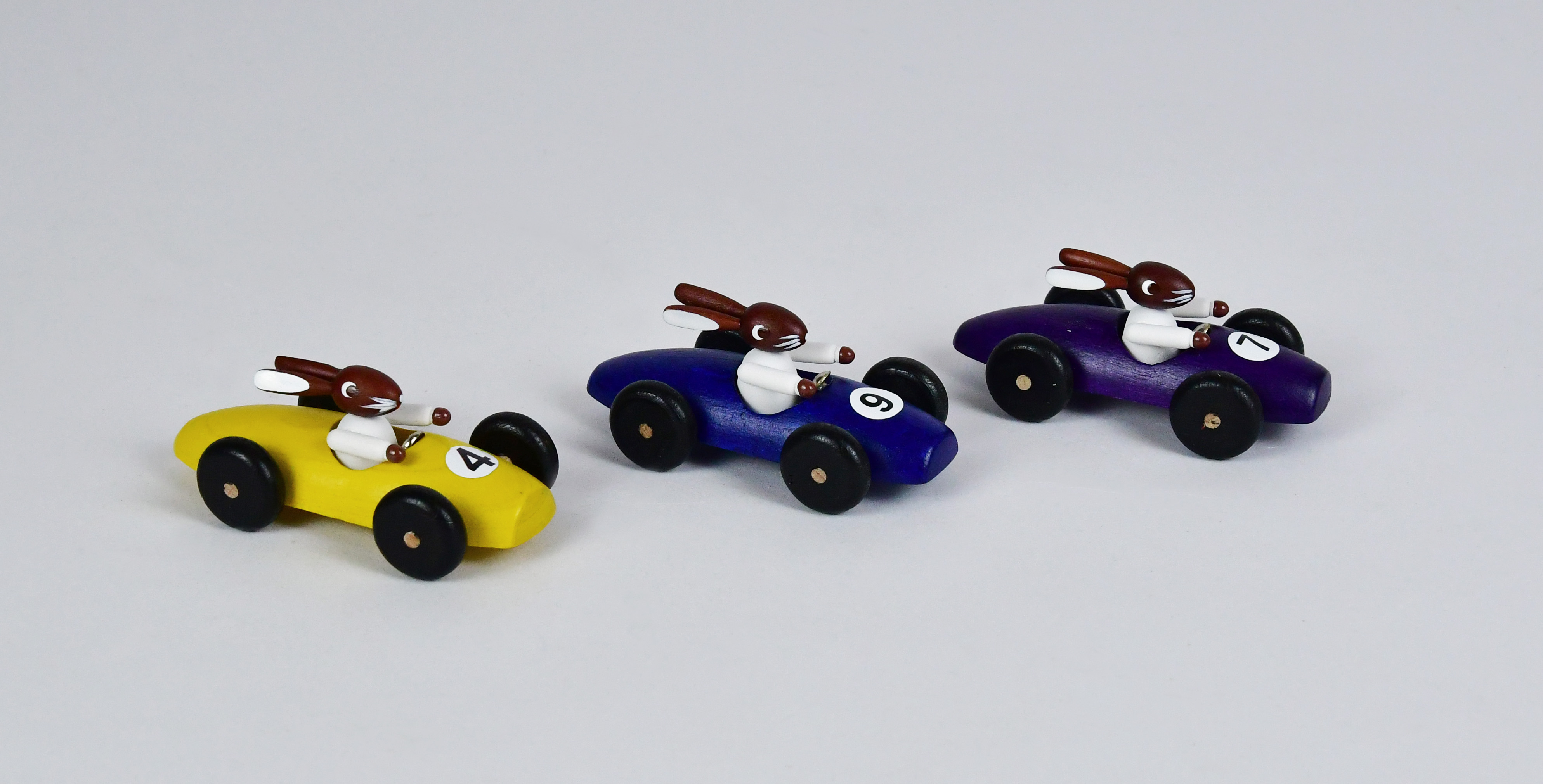 Pyramide Hasenrennauto farbig sortiert, 3 cm