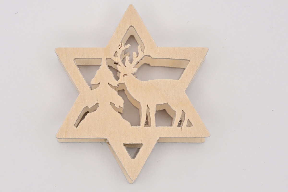 Hirsch with fir tree clip-on star