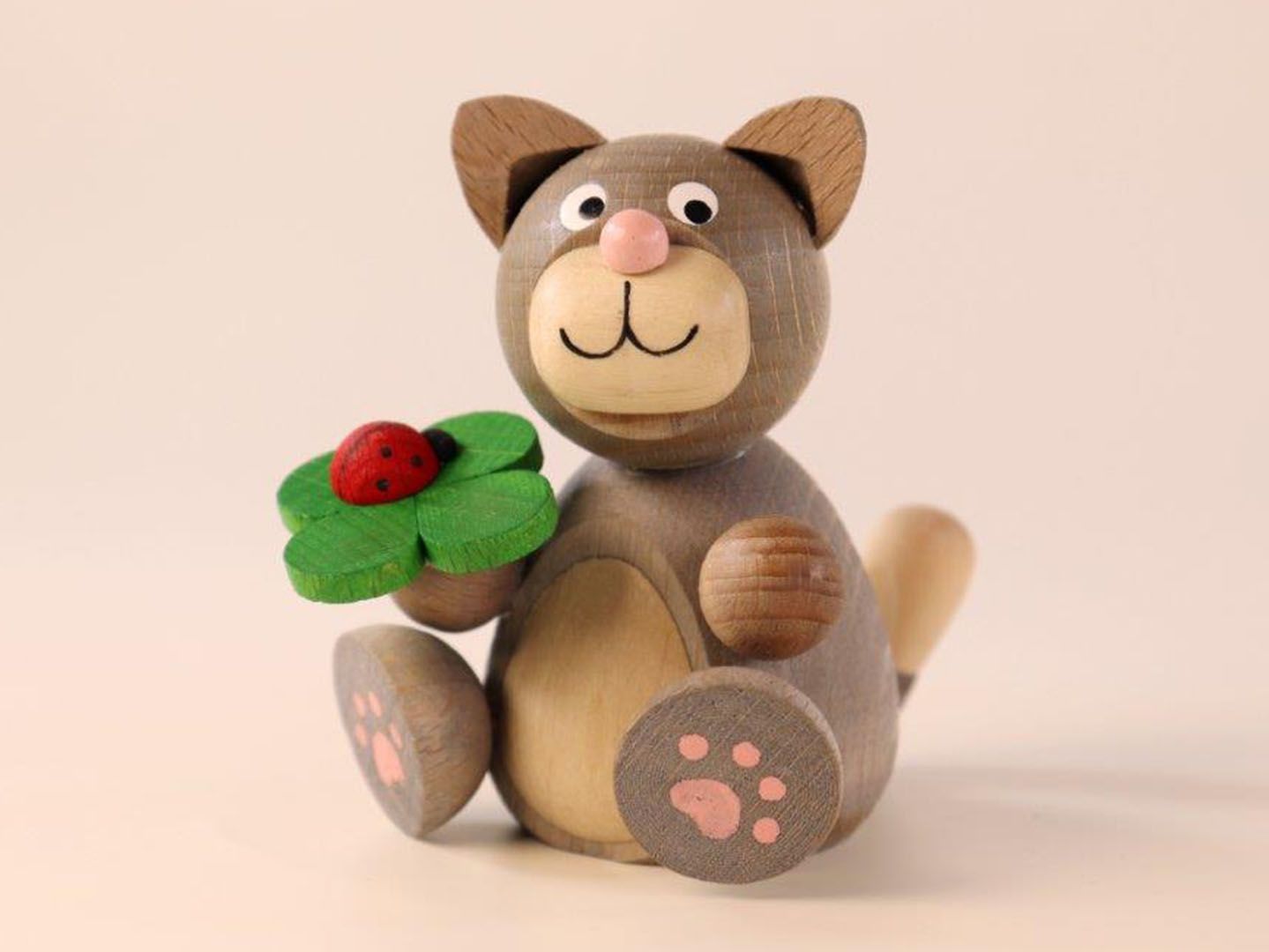 Katze "Tapsi" mit Kleeblatt