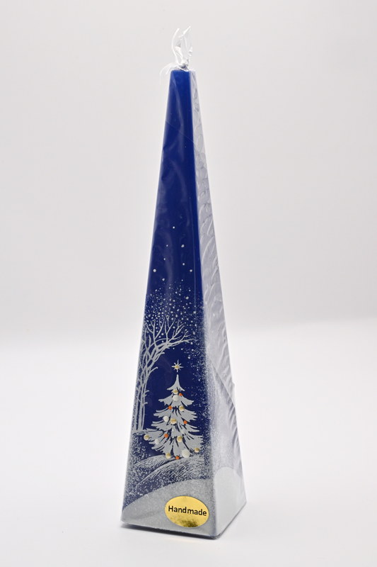 Winterkerze Spitzsäule,blau, Motiv Tanne Höhe 27 cm