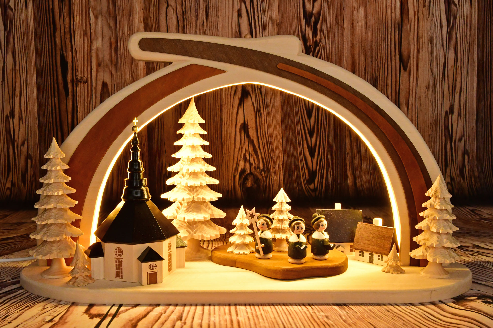 Massivholzbogen, Seiffener Kirche mit Kurrende, LED-Beleuchtung, Halb-USB
