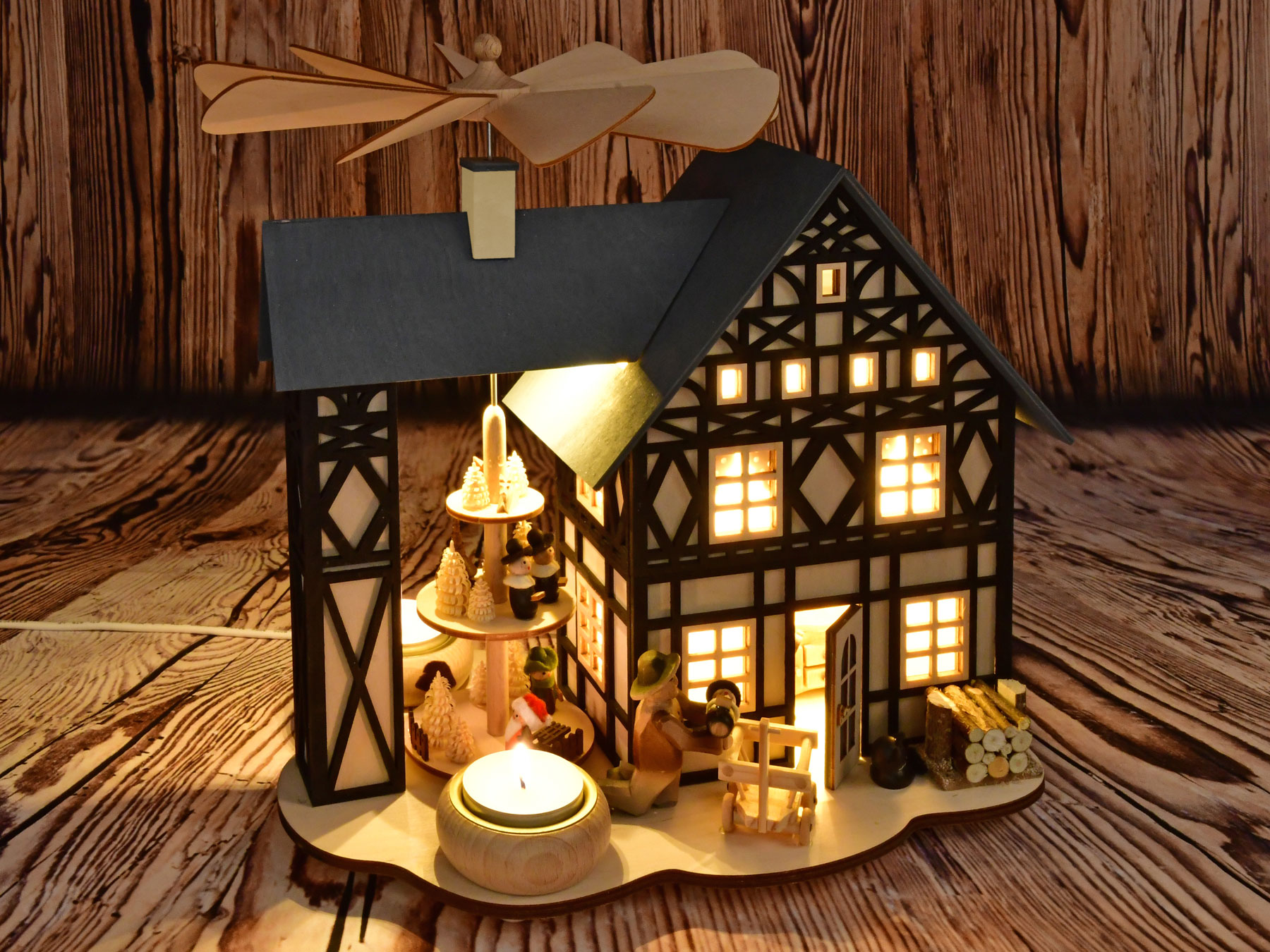 House pyramids, half-timbered houses, decorative delights