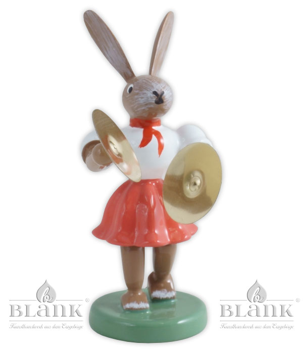 Osterhase mit Becken