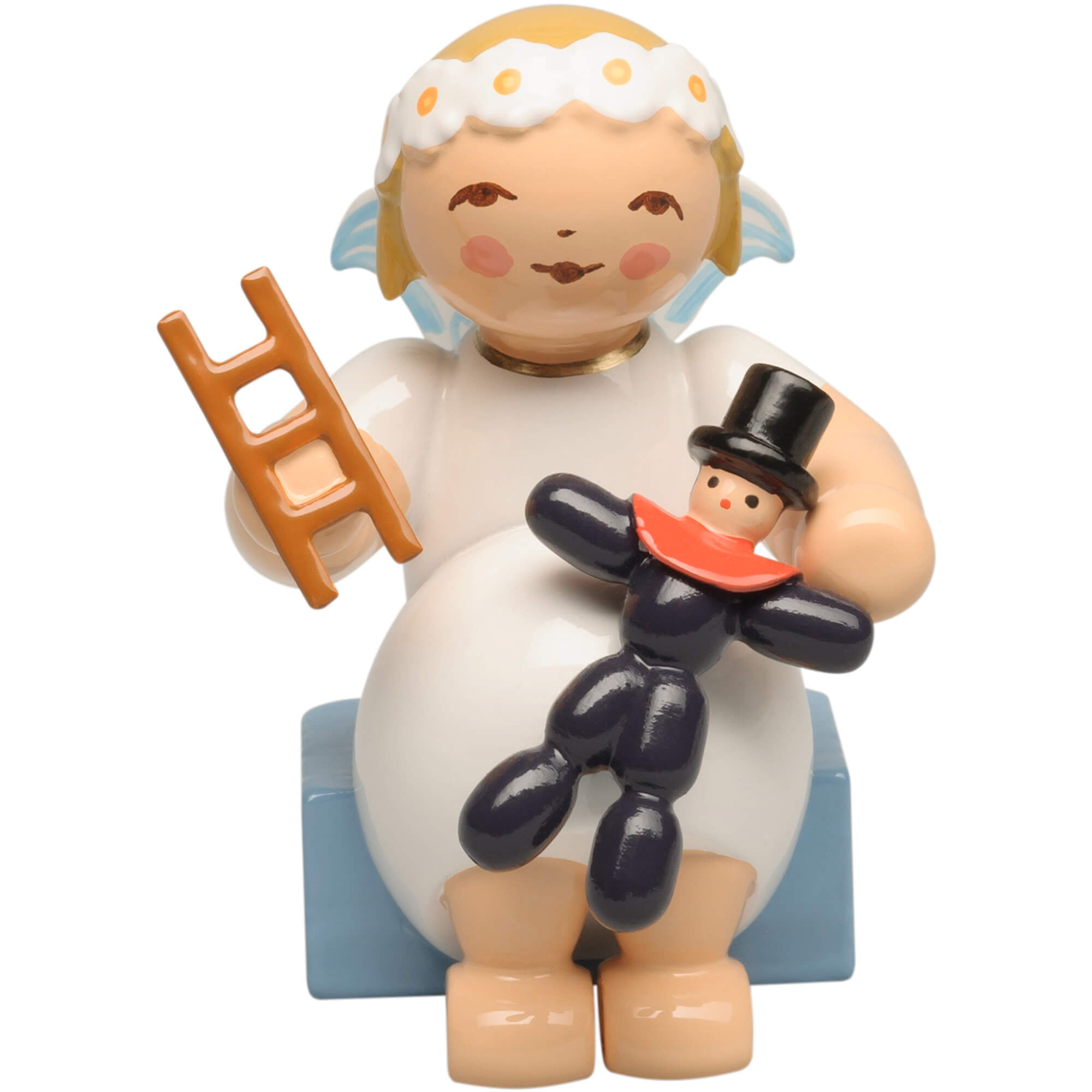 Margeritenengel, sitzend, mit Pflaumento