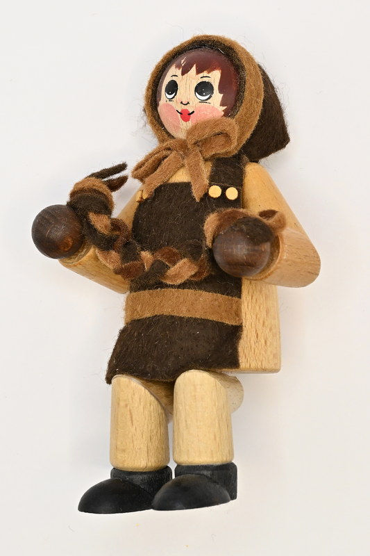 Grande figurine, femme assise