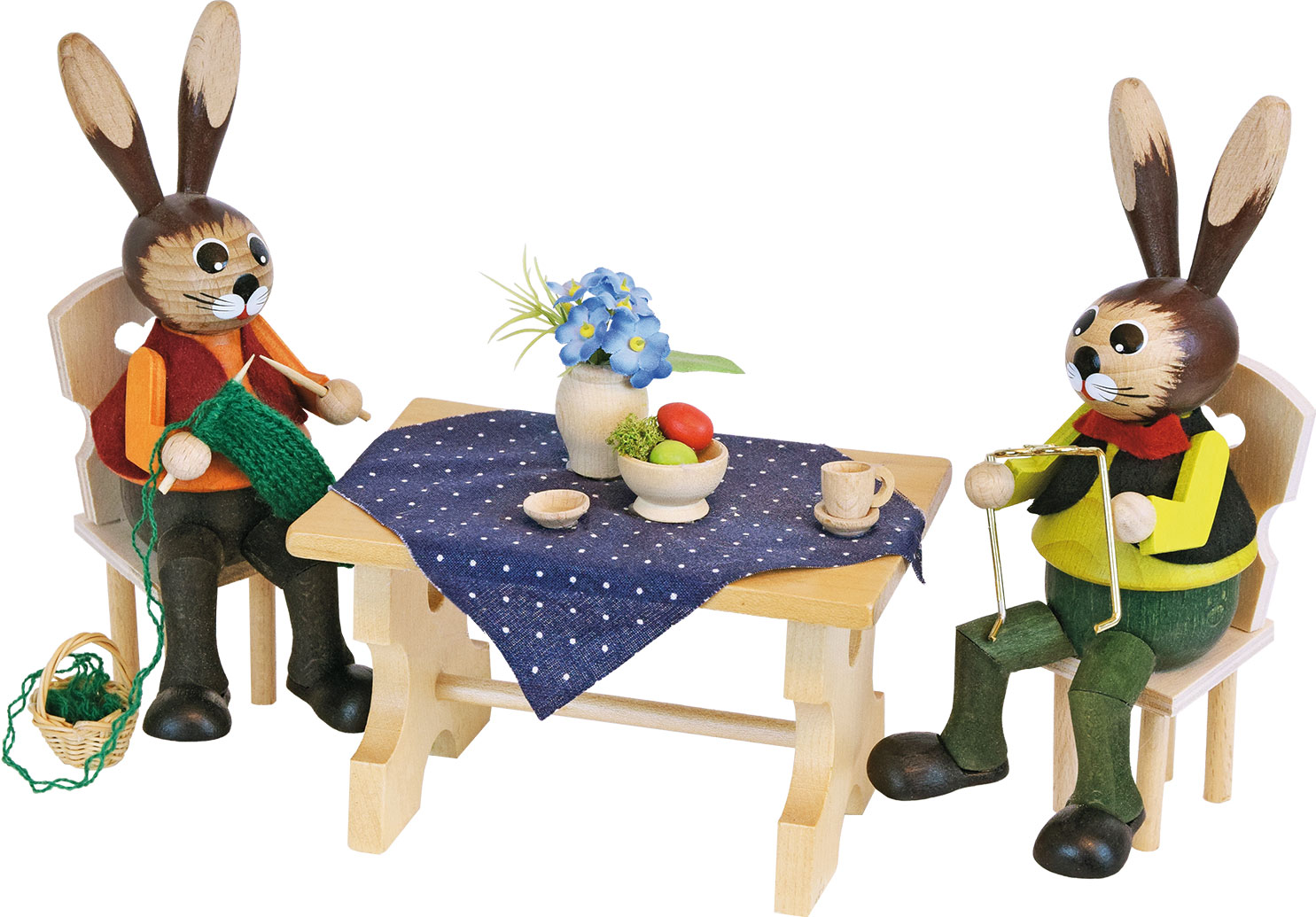 Pause café avec des lapins et des aiguilles à tricoter