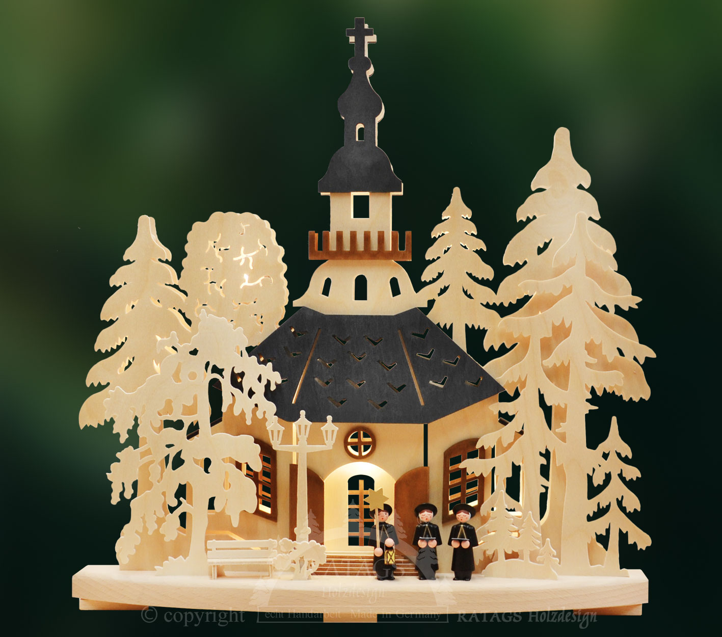 Small candle arch, church service in Seiffen, coloured roofs