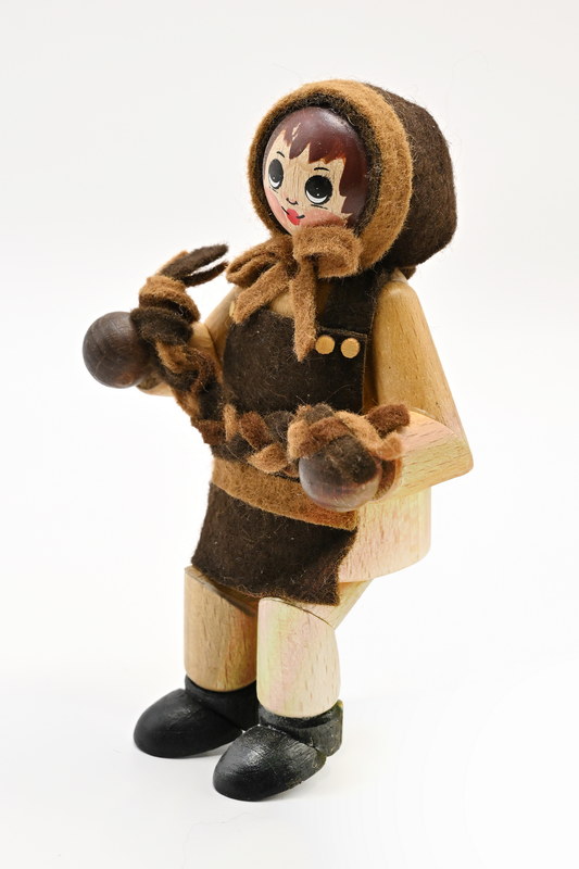 Grande figurine, femme assise