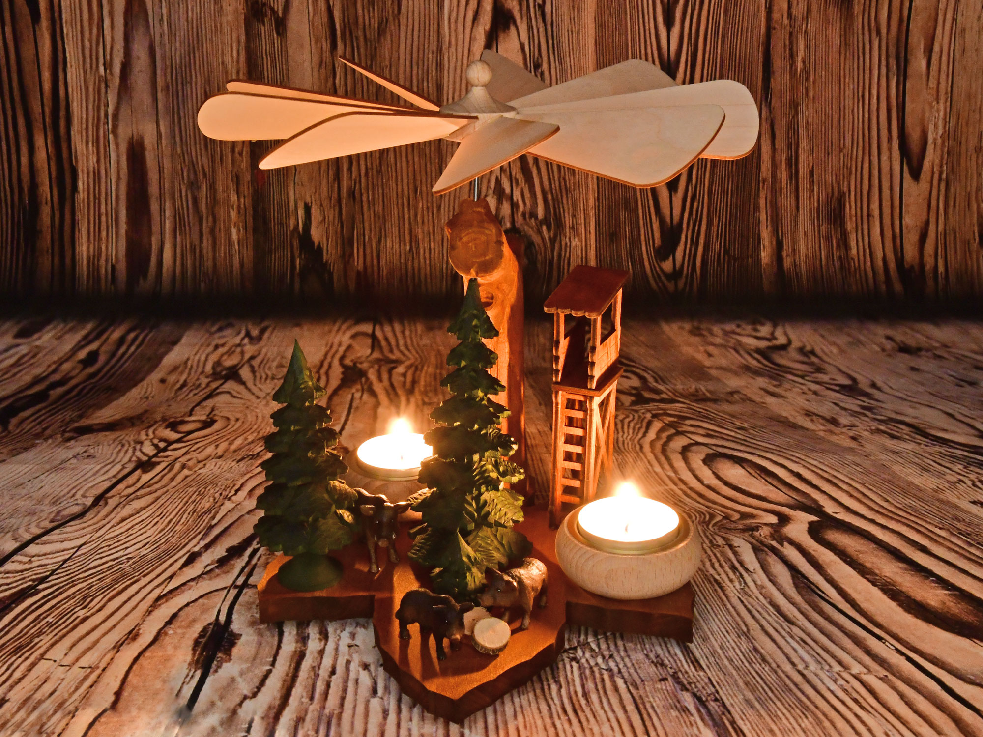 Solid wood leaf pyramid, wild boar 2 tealight holders