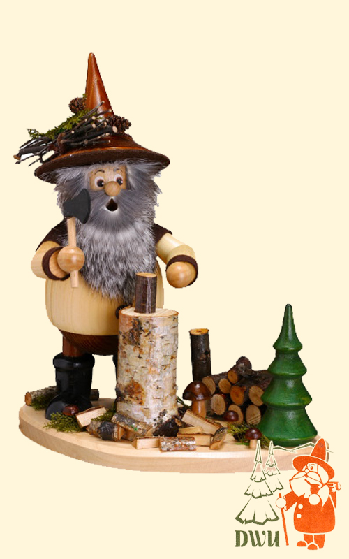 Smoking man, woodcutter, large, natural