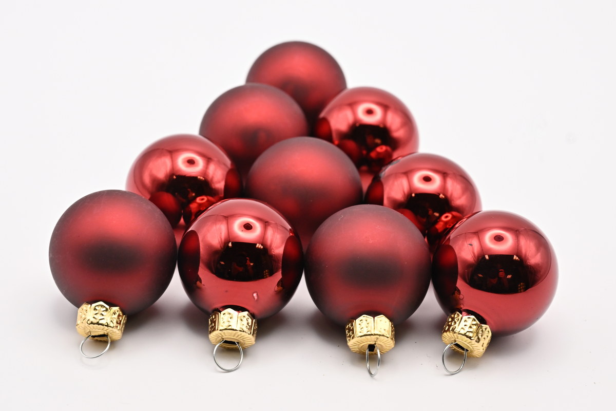 cb. 18 glassballs/cap dark red combi