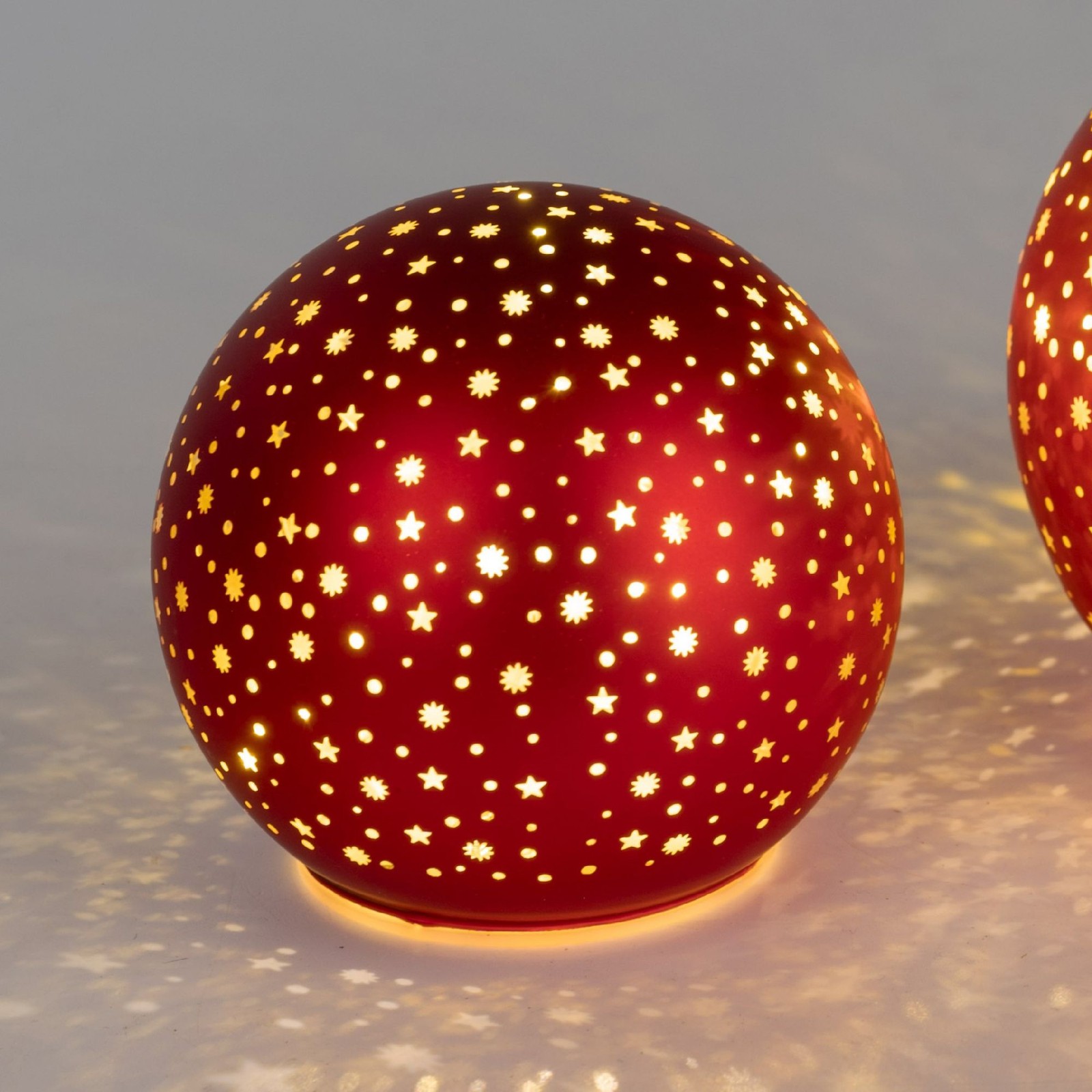 Decorative ball 10 cm star red