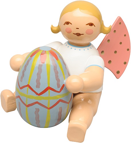 Engel mit blauem Osterei, sitzend blondes Haar