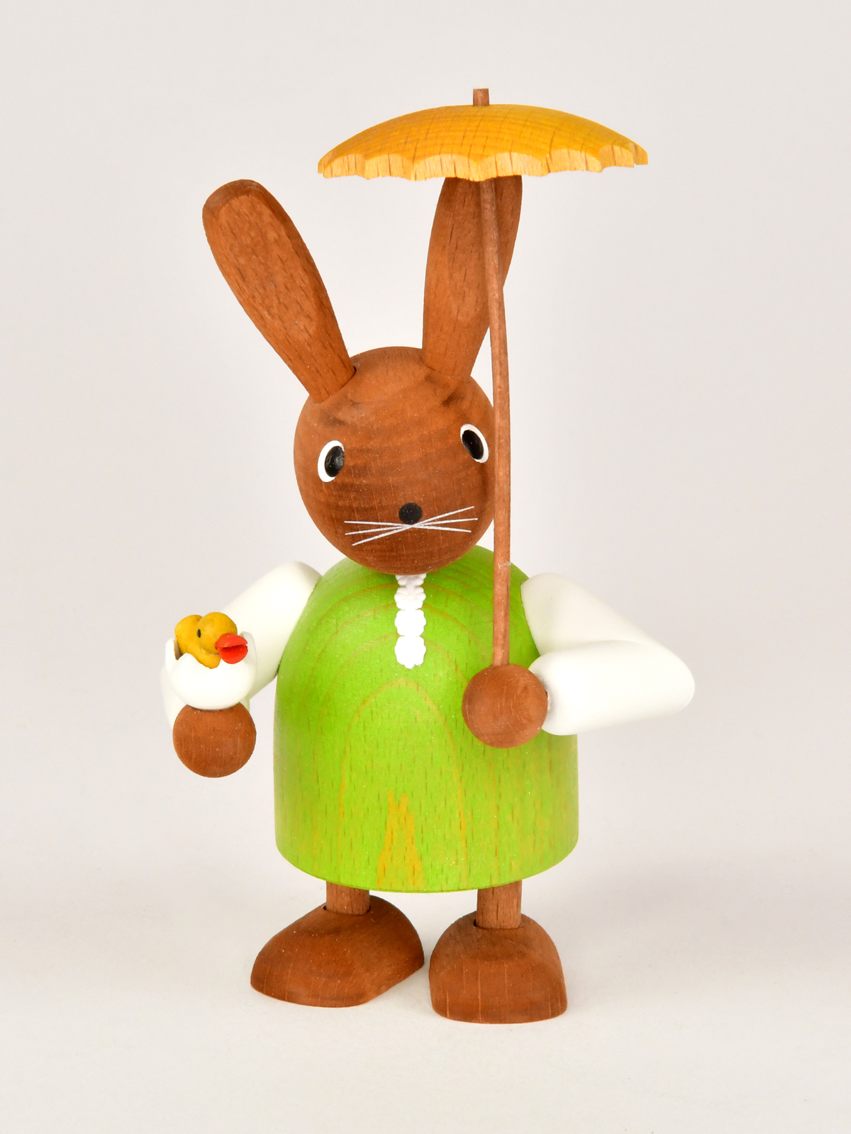 Häsin mit Eierschale