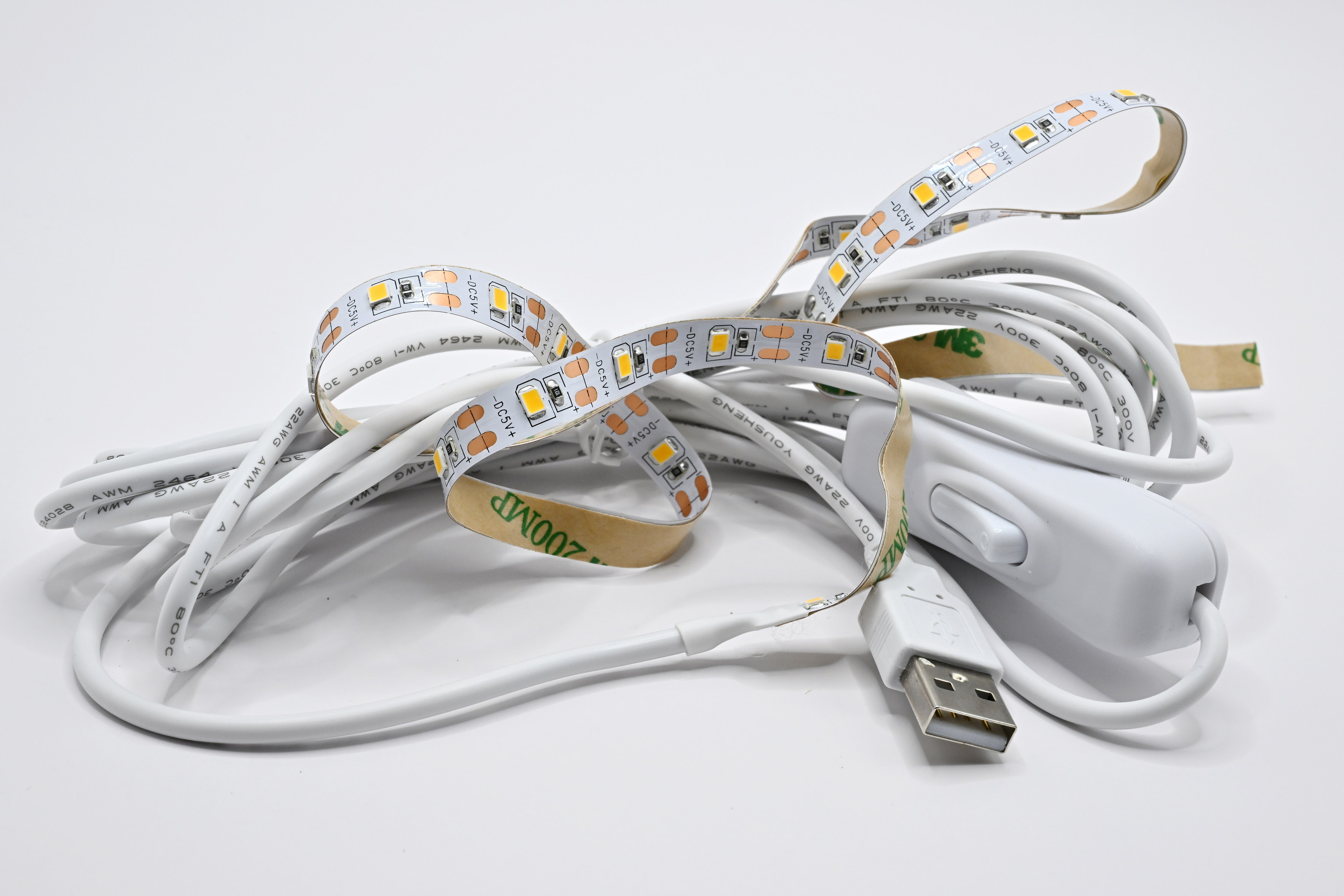 Striscia LED USB, lunghezza 60 cm, semi-USB, cavo 3 metri, IP20, connettore USB maschio.