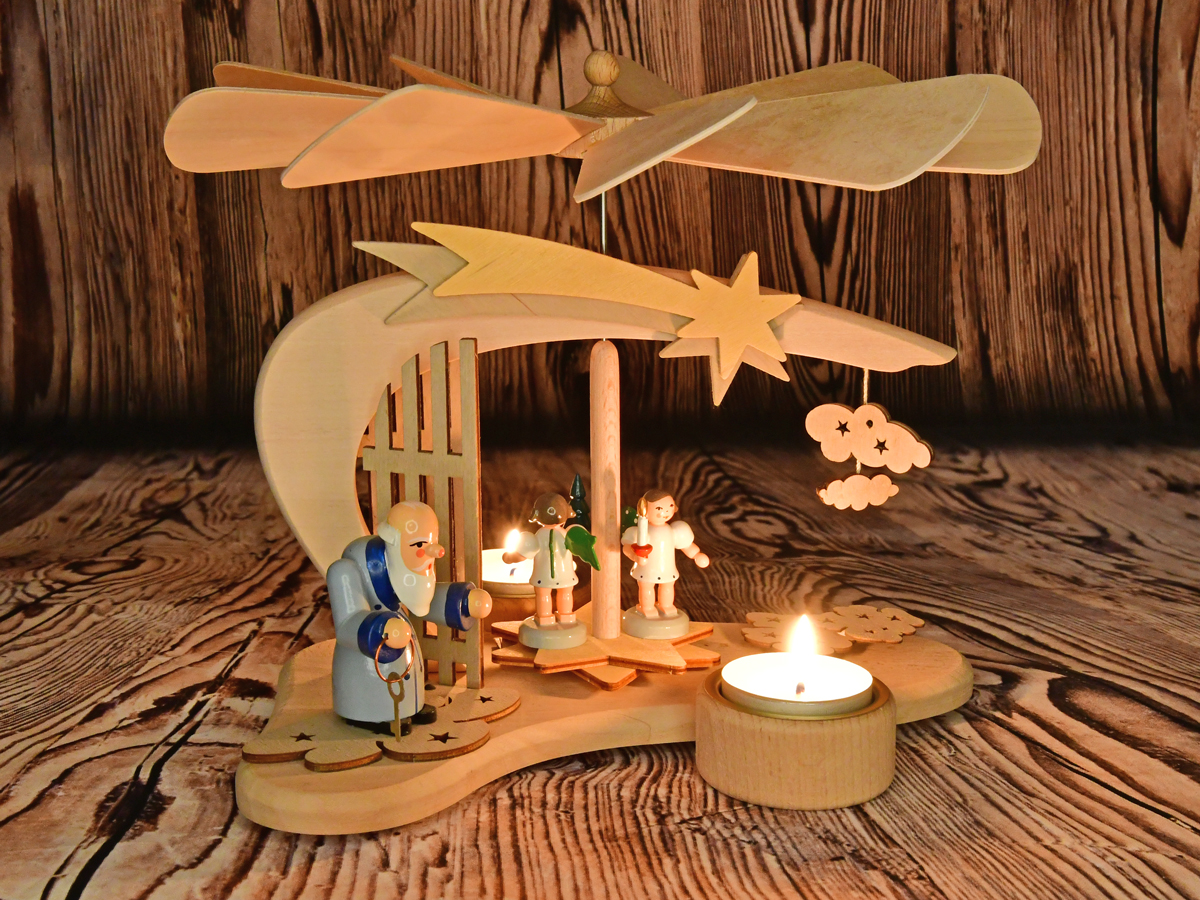 Massivholzpyramide, Petrus mit 2 Engeln Wendt & Kühn, 2 Anstelllichter