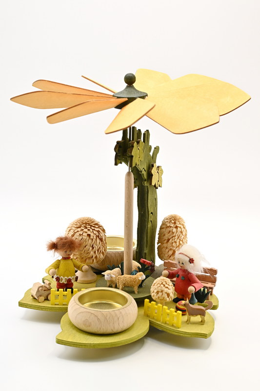 Leaf pyramid, play garden