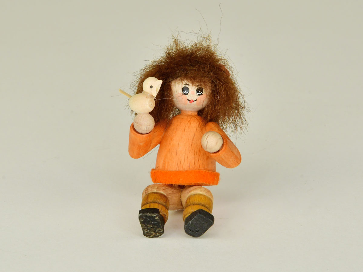 Figur sitzend mit Vögelchen, orange, RATAGS-Figur