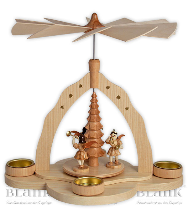 Pyramide mit Teelichthaltern