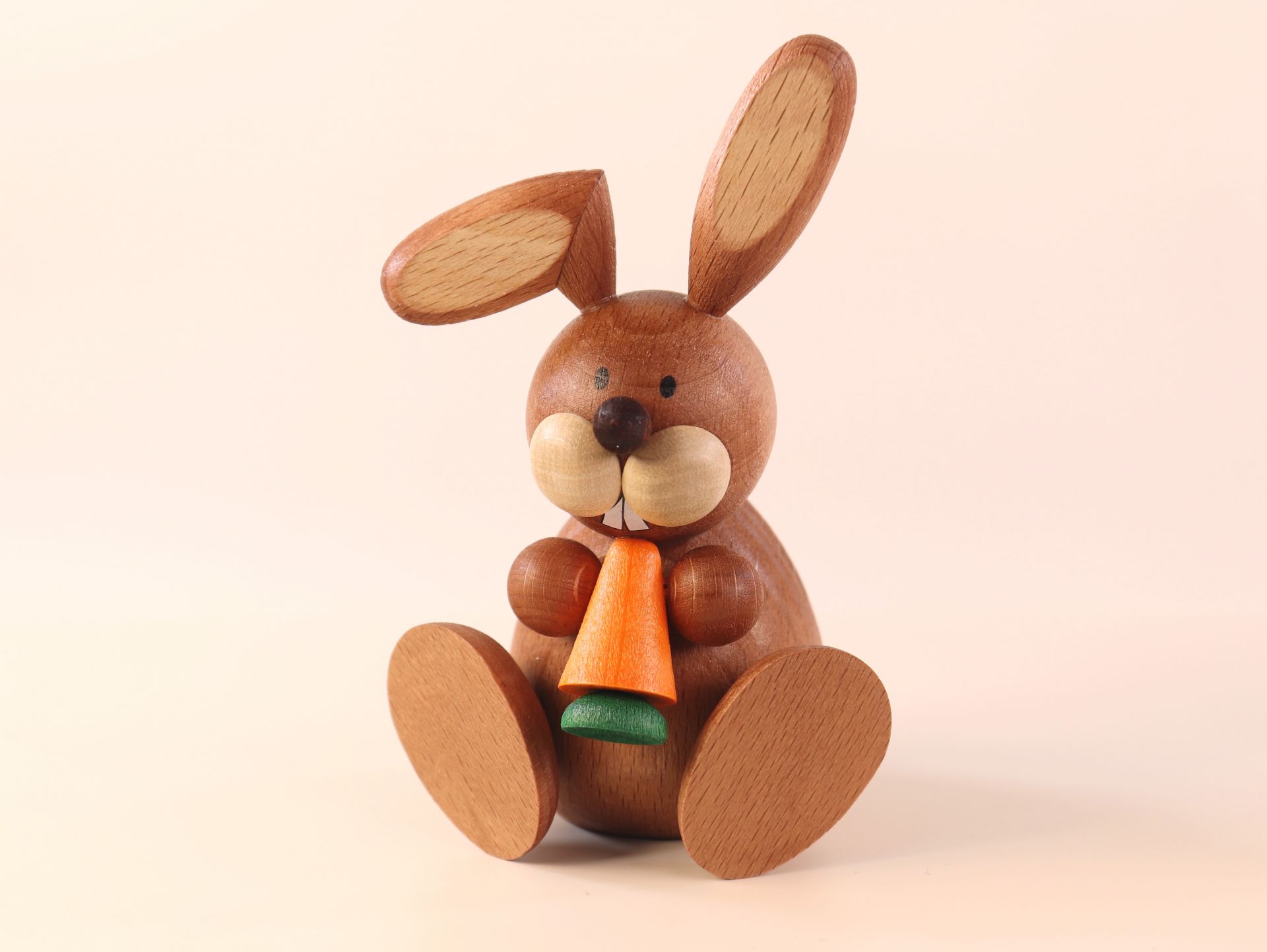 Easter bunny sitting with carrot 7.5 cm x 10.2 cm (W x H)