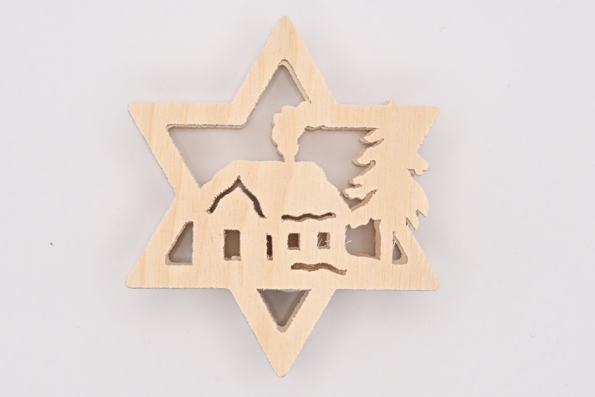 Attachable star house with tree