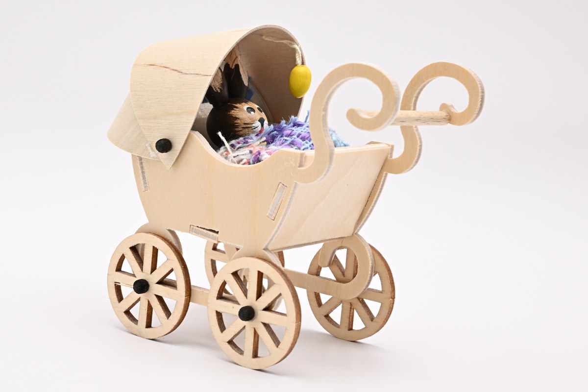Kinderwagen mit Hasenbaby
