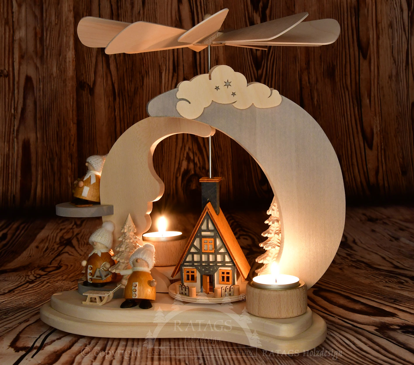 Solid wood pyramid, Snow-Mollis