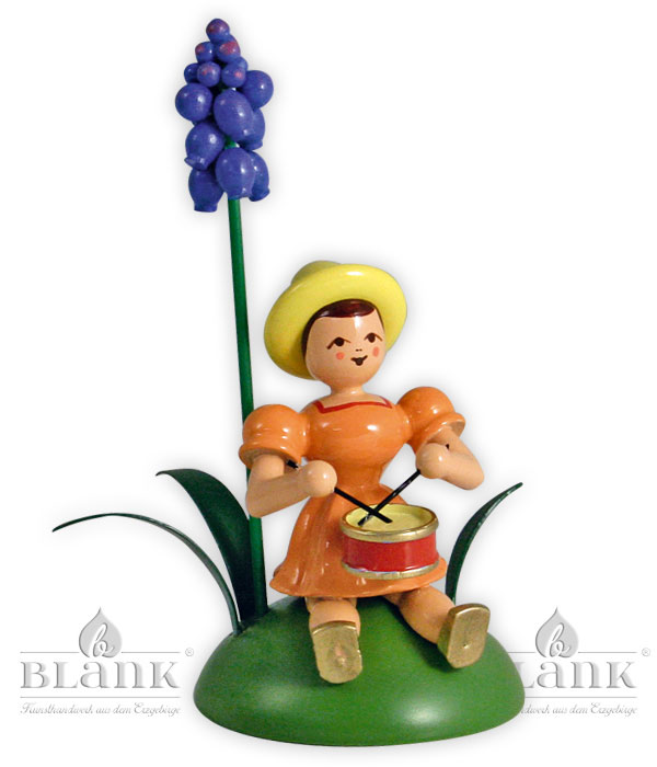 Traubenhyazinthe/Trommel Blumenkind sitzend Traubenhyazinthe/Trommel Blumenkind sitzend