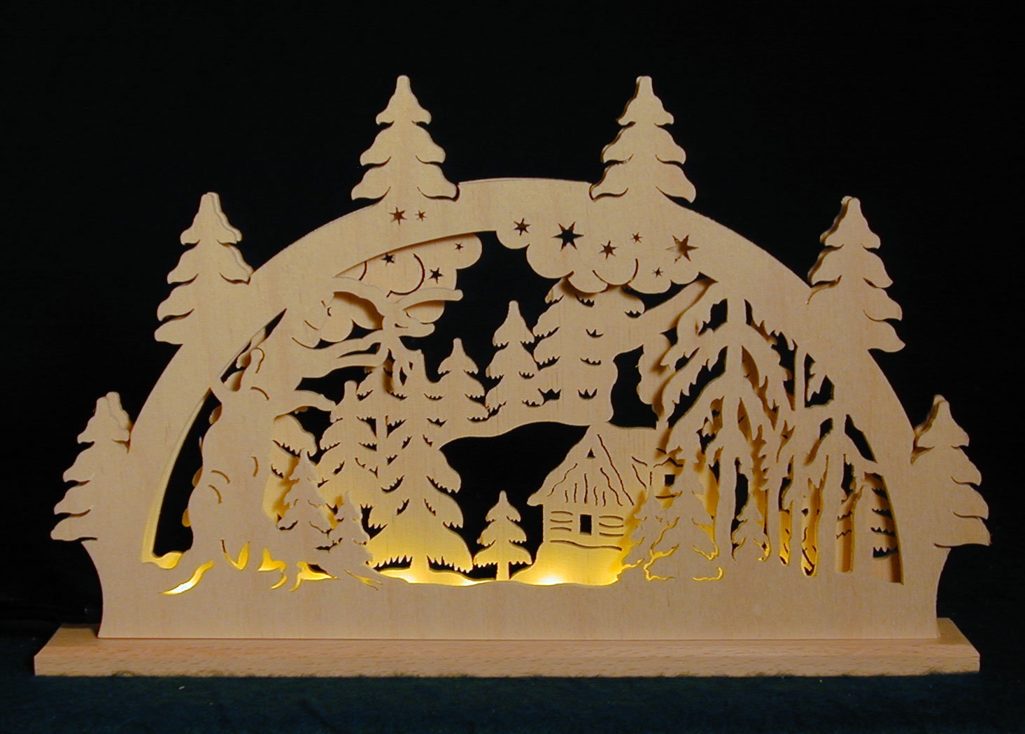 Arc basse tension, maison dans la forêt