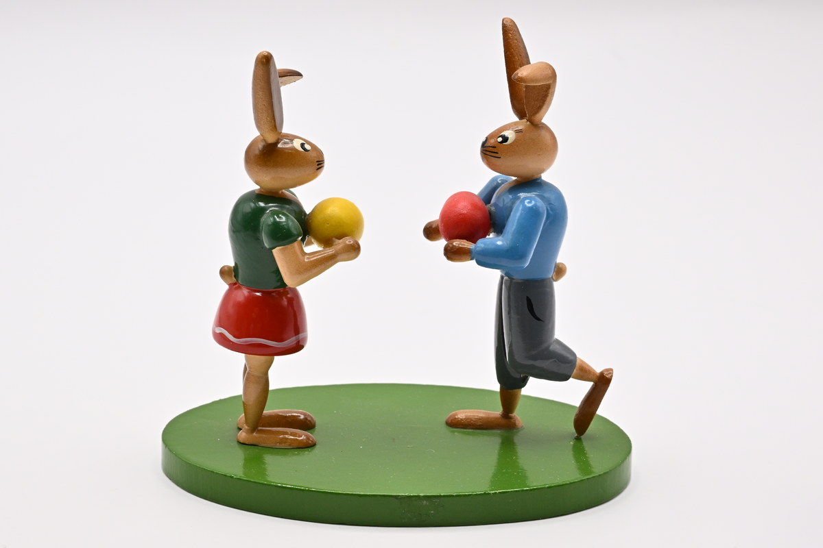 Egg thrower pair
