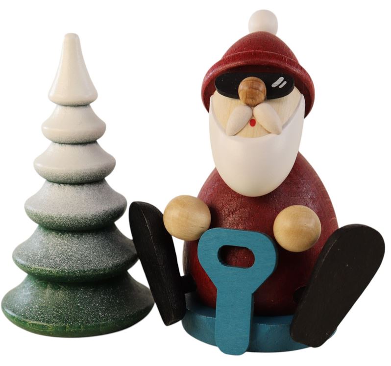 Weihnachtsmann mit Schneerutscher  und verschneiten Baum